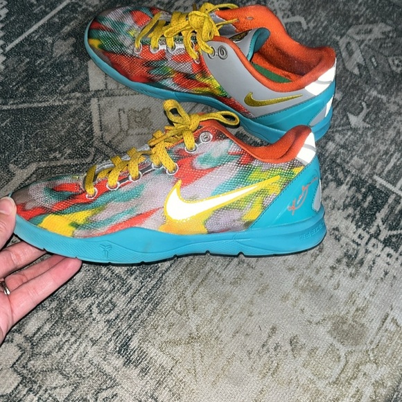 Nike Kids Kobe Venice Beach Multicolor Sneakers with Yellow Laces size 1.5 Y - Picture 3 of 9